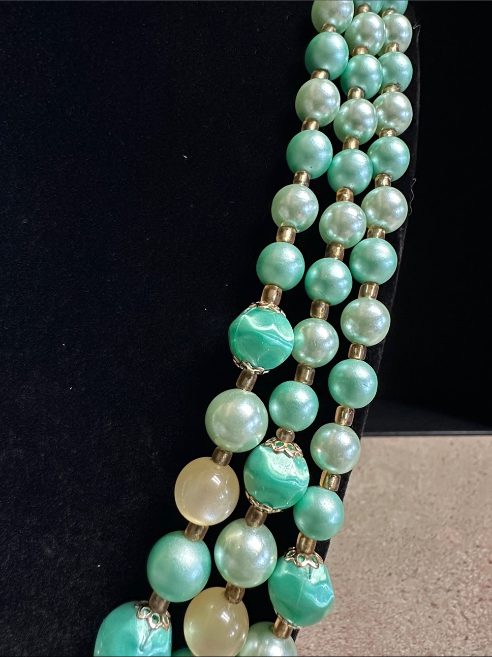 Vintage 1960s Japan 3 Strand Aqua Green Faux Pearl Statement Necklace Choker - Picture 8 of 12